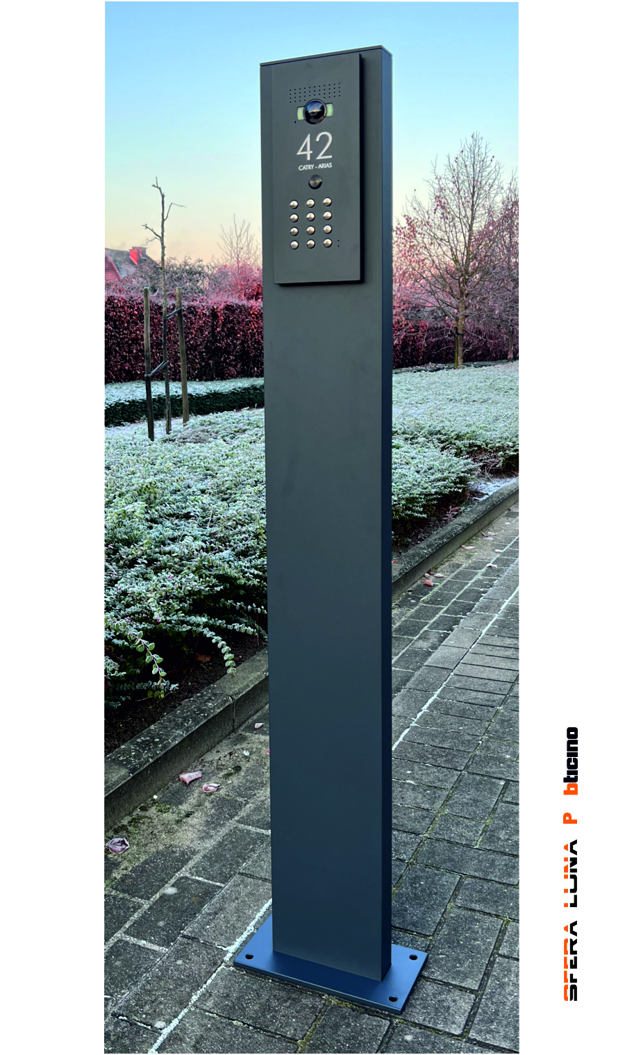 Palo per kit Bticino REF. 363940 / REF. 354013 / REF. 363930
